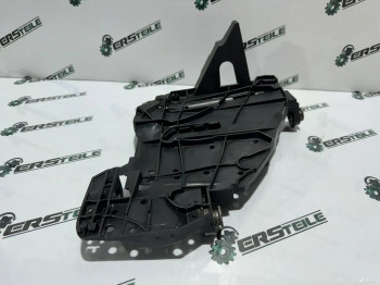 Кронштейн фары правой VW Touareg GP 2007-2010