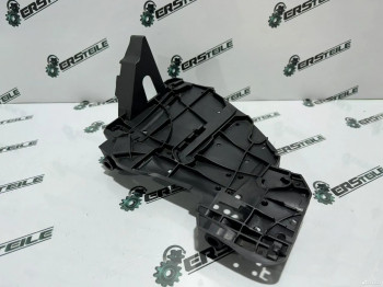 Кронштейн фары правой VW Touareg GP 2007-2010