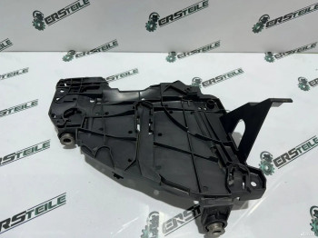 Кронштейн фары правой VW Touareg GP 2007-2010