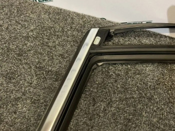 Уплотнитель двери задней левой Volvo XC60 2023