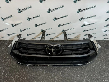 Решетка радиатора Toyota Hilux 8 2023
