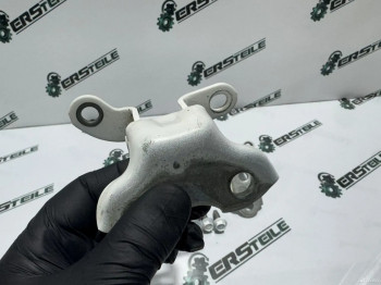 Петли задней правой двери Toyota RAV4 50