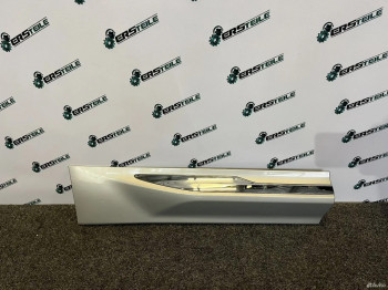 Накладка двери задней правой Volvo XC60 2023