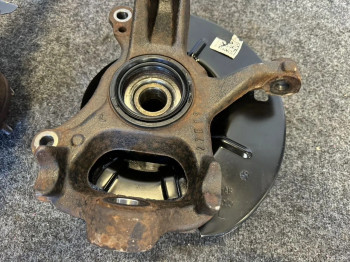 Кулак передний Ford Ranger Raptor 2.0d 2021