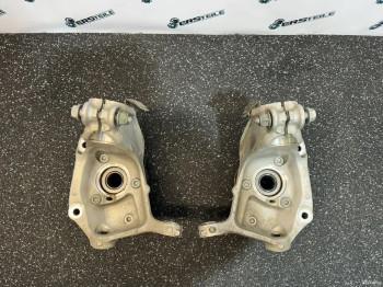 Кулак передний правый Audi TT 40Tfsi 2023