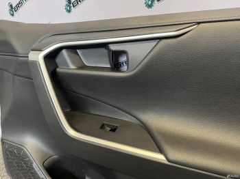 Обшивка двери правая Toyota RAV4 50 2022