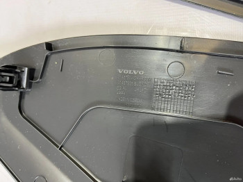 Накладка торпедо боковая Volvo V60 2022
