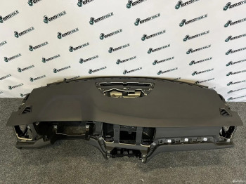 Панель передняя (торпедо) Volvo V60 2022
