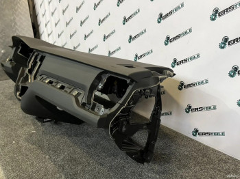 Панель передняя (торпедо) Volvo V60 2022