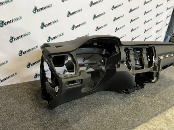Панель передняя (торпедо) Volvo V60 2022