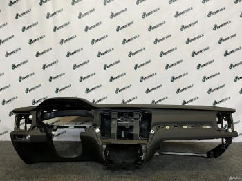 Панель передняя (торпедо) Volvo V60 2022