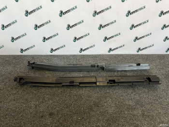 Кронштейн пола багажника правый Volvo V60 2022