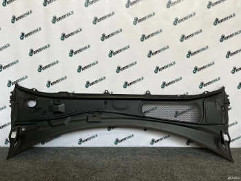 Жабо Volvo V60 2022