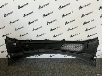 Жабо Volvo V60 2022