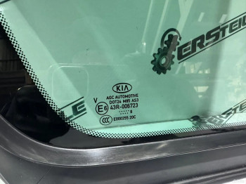 Форточка двери задняя правая Kia Sportage 4 QL