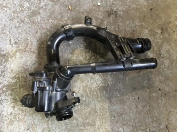 Корпус термостата Mercedes W205 2.0 OM274