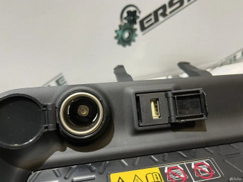 Беспроводная зарядка Toyota RAV4 50 2022