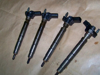 Форсунка топливная VAG 2.0TDI 03L130277