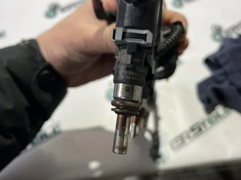 Рампа топливная + форсунки VW Audi 1.8-2.0 Tfsi
