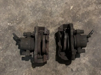 Суппорт передний правый Ford Focus 2