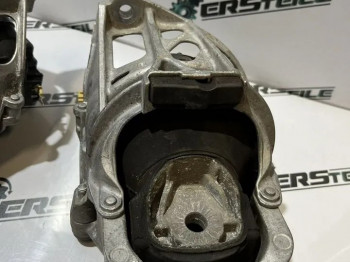 Подушка двигателя VW Touareg CR 3.0d 2021