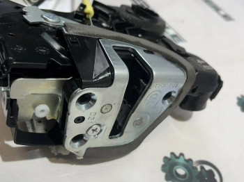 Замок передней правой двери Toyota RAV4 40 AVA44